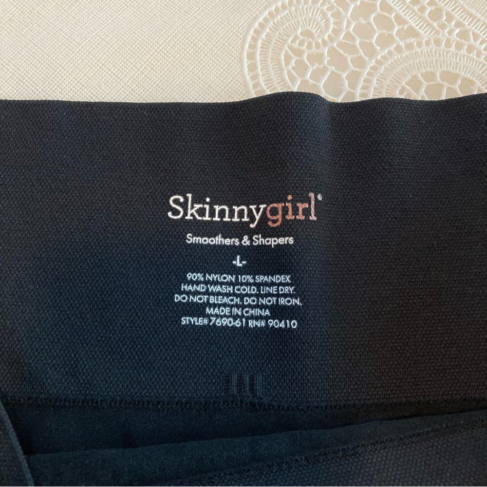 Skinnygirl Women's Black Smoothers & Shapers Pants